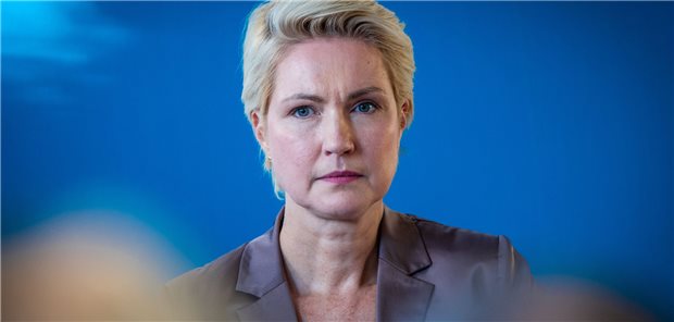 Sorge um Pädiatrie und Neonatologie in Mecklenburg-Vorpommen – Kritik an AOK Soll sich um die Kinder- und Jugendmedizin kümmern: Manuela Schwesig (SPD), Ministerpräsidentin von Mecklenburg-Vorpommern (Foto vom 20. September)