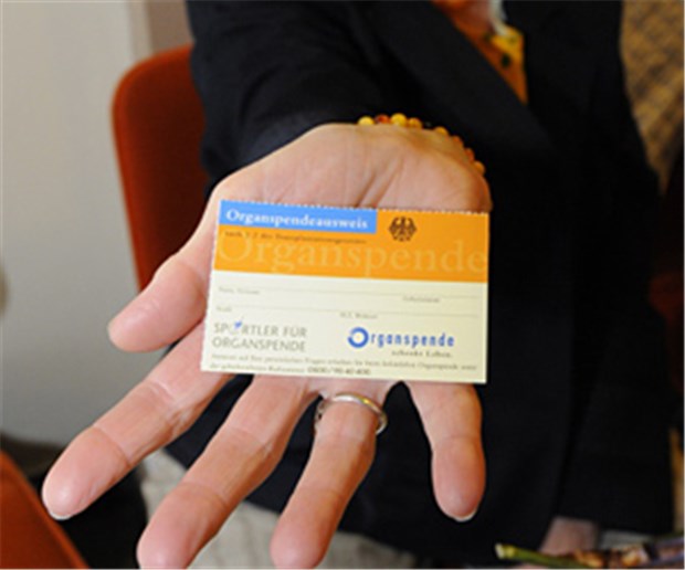 Ein kleiner Schritt für die Organspende Sollen bald mehr Menschen haben: Organspendeausweis.