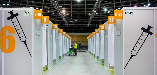 Corona-Impfung in den Praxen frühestens im zweiten Quartal Velodrom in Berlin