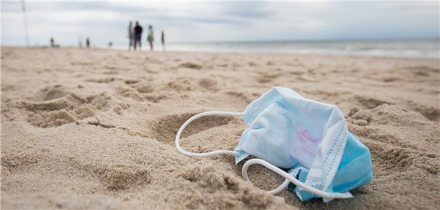 Spahn: Corona-Tests werden für Reisende aus Risikogebieten Pflicht Sommer am Strand: Bei der Rückkehr aus Risikogebieten soll nun doch eine Testpflicht gelten.
