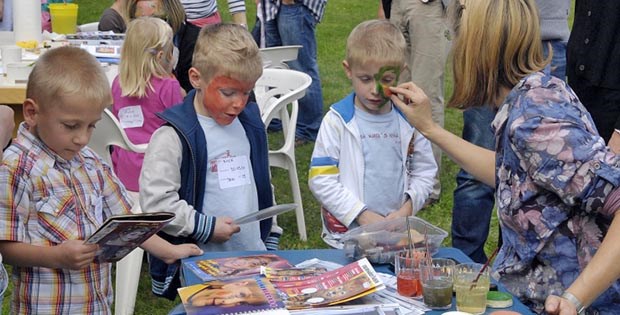 Hilfe für Eltern von Frühchen Sommerfest mit Kinderschminken: Die Kinder - hier auf dem Göttinger Universitätsgelände - sind als Frühchen auf die Welt gekommen.