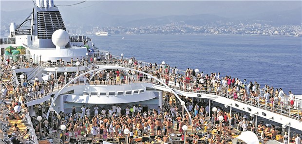 Volle Pötte bescheren Aktionären Champagnerlaune Sonne, Spaß und Schwimmen: Kreuzfahrten sind für immer mehr Urlauber eine Option.