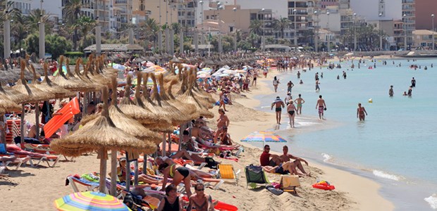 Urteil: Weniger Geld für Pflegebedürftige im Ausland Sonne in Mallorca: Hier muss die deutsche Pflegeversicherung nicht zahlen.