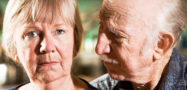 Reha für Demenz-Angehörige Sorge um den erkrankten Angehörigen: Die Partner vieler Demenzpatienten erkranken selbst an einer Depression.