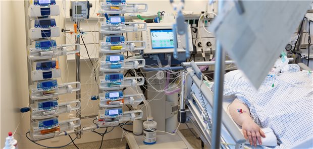 Sorgen bei den Intensivmedizinern: Wegen zahlreicher Corona-bedingter Personalausfälle können viele Intensivstationen nicht arbeiten wie gewohnt.
