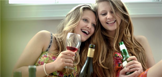 EU plant Gesundheitsinfos auf Weinflaschen und anderen Alkoholika Sorgloses Trinken? Wenn es nach dem Willen des EU-Parlamentes geht, sollen auf Weinflaschen und anderen Alkoholikagebinden in Zukunft „Gesundheitsinformationen“ stehen, die die Verbraucher über die Gefahren des Alkoholkonsums aufklären.