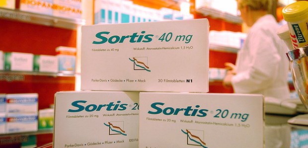 Für Sortis® endgültig: Festbetrag war rechtmäßig Sortis-Packungen in einer Apotheke: Es bleibt beim Festbetrag.