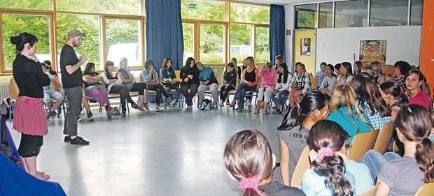 "Wer schön ist, das ist doch Geschmackssache" "Soulfood" ist Mitmachtheater im besten Sinne. Zwischen den Szenen diskutieren die Schauspieler mit ihrem Publikum über Schönheitsideale.