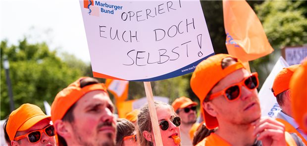 Kommunale Kliniken: 10.000 Ärzte beteiligen sich am Warnstreik