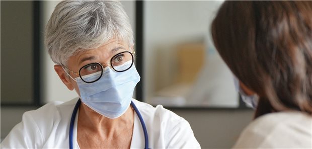 Corona-Pandemie treibt Arbeitsbelastung in Praxen weiter nach oben Soziale Probleme und die schwierige Versorgung chronisch kranker Patienten sind immer häufiger ein Thema im Sprechzimmer.