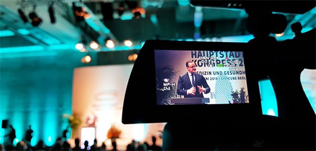 Ansprüche höher schrauben, um Spitze zu sein Spahn im Fokus: Bei der Eröffnung des Hauptstadtkongress Medizin und Gesundheit 2018 demonstrierte der Bundesgesundheitsminister Gestaltungswillen.