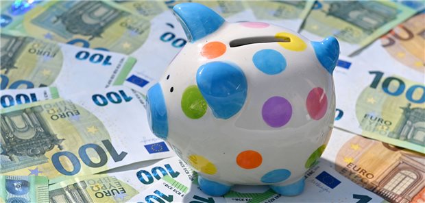 Sparschwein Seltene Erkrankungen? Pharmaunternehmen warnen.