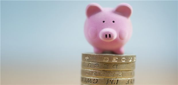 Erste Pflegekasse braucht Finanzhilfe Sparschwein gesucht: Erste Pflegekassen sind in ernsten Nöten.
