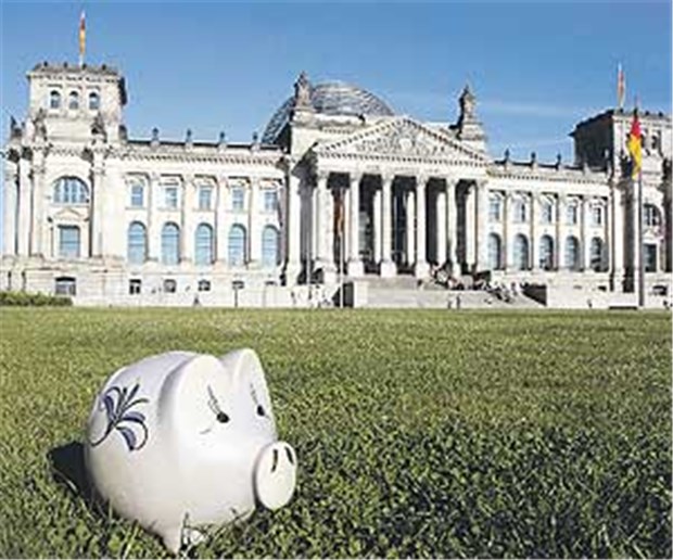 Streit ums Geld für den Hausarzt um die Ecke Sparschwein im Blick: Kostenfolgen der Reform sind umstritten.