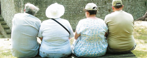 Spazierengehen ist anstrengend bei Übergewicht. Bei schwerer Krankheit dagegen sind ein paar Pölsterchen durchaus von Vorteil. © Sheila Eames / fotolia.de