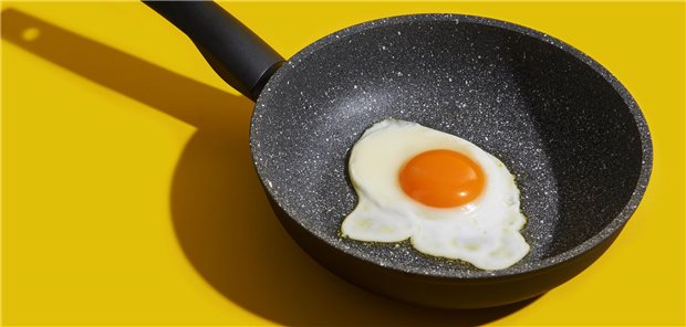 Ei Spiegelei in einer Pfanne