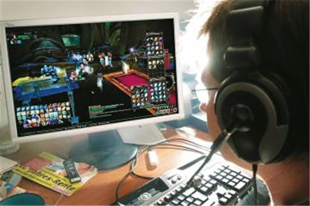 Immer mehr Jugendliche fliehen in virtuelle Welten Spielen bis zur Erschöpfung: Gerade für junge Männer ist das oft Alltag.