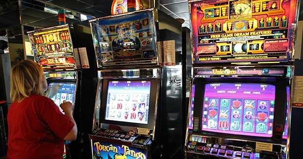 Glücksspielsucht: Regierung lässt weiter spielen Spielhalle in Waren: Die Neuregelung zum Glücksspiel-Staatsvertrag lässt noch auf sich warten.