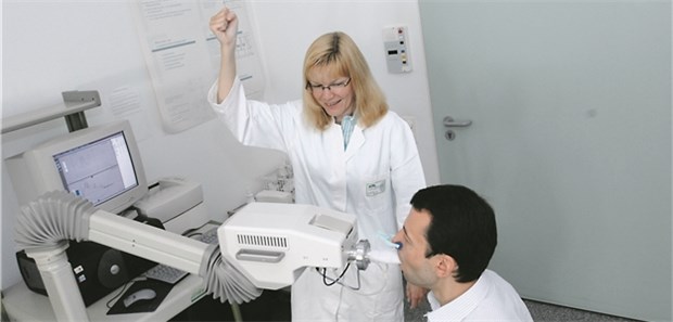 Spirometrie und Methacholinprovokation helfen bei der Klärung von Asthma.
