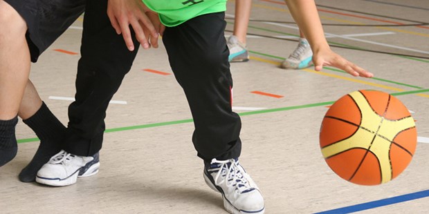 Fettbremse Mannschaftssport Sport im Team: Gute Strategie gegen Übergewicht.