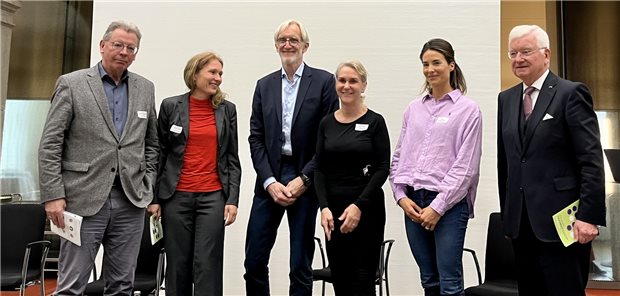 Sprachen über Möglichkeiten der Krebsprävention (v.l.): Herbert Rebscher, Ulrike Haug, Christof von Kalle, Diana Lüftner, Hanna Heikenwälder und Jürgen F. Riemann.