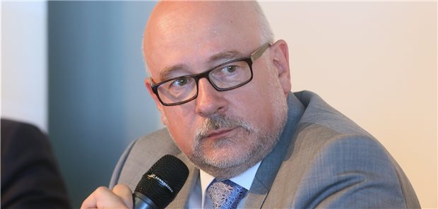 Spricht sich vehement gegen die weitere Öffnung der Krankenhäuser für ambulante Leistungen aus: SpiFa-Vorstandsvorsitzender Dr. Dirk Heinrich. (Archivbild)