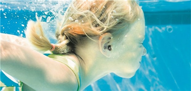 Auch geübte Schwimmer sind gefährdet Sprung ins kühle Nass – das kann gefährlich werden.