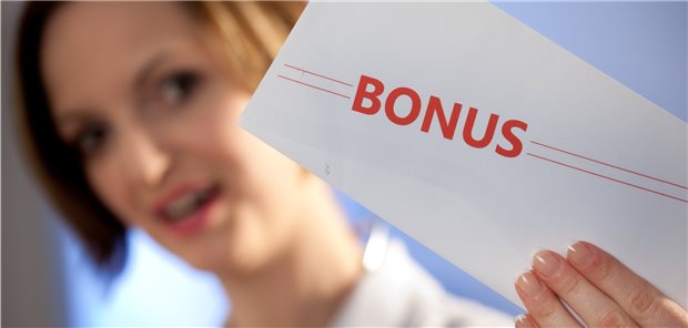 Forderungen nach staatlichem Corona-Bonus für MFA werden lauter Staatlicher Corona-Bonus für MFA oder nicht? Die Forderungen danach werden derzeit wieder lauter. Ein Brandbrief des Verbands medizinischer Fachberufe scheint Wirkung zu zeigen.