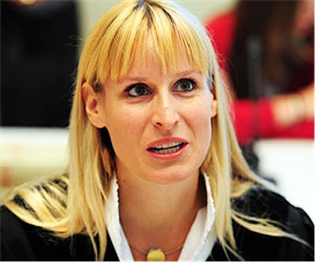 Staatsanwältin fordert vier Jahre Haft Staatsanwältin Anne Wolf sieht sexuellen Missbrauch in elf Fällen als erwiesen an.