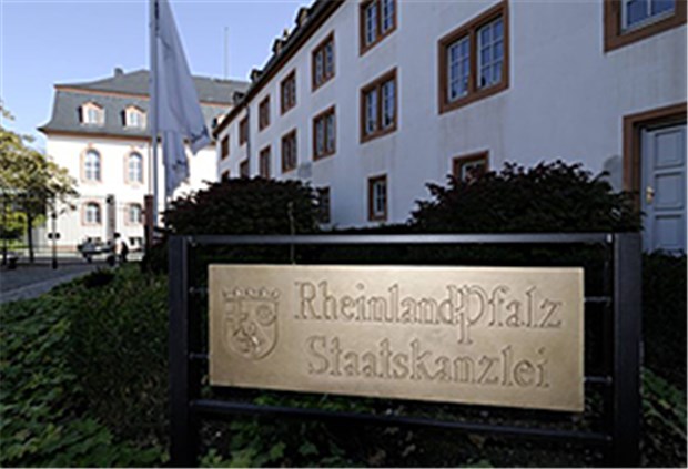 Landtagswahl: Kurswechsel in Rheinland-Pfalz kaum zu erwarten Staatskanzlei in Rheinland-Pfalz: Heißt der Hausherr auch künftig Kurt Beck?