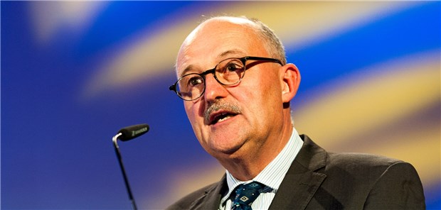 Innovationen und Ehrenamt für mehr Gesundheit Staatssekretär Dr. Michael Meister aus dem BMBF erläuterte, wie Spitzenmedizin näher zu den Menschen kommen könnte.