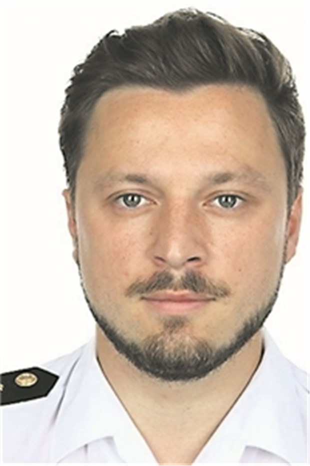 Was junge Ärzte bei der Bundeswehr reizt Stabsarzt Dennis Kine wollte schon seit der Oberstufe zur Bundeswehr.