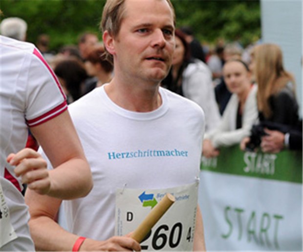 Bahr trainiert für Marathon Staffellauf im Tiergarten: In zwei Monaten will Daniel Bahr beim Berlin-Marathon antreten.