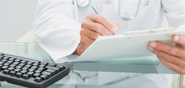 Standardisierte Abläufe, bei denen ein Anamnesebogen eingesetzt wird, können den organisatorischen Aufwand in der Praxis erheblich reduzieren