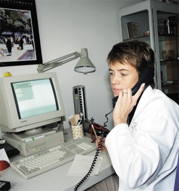 Telefonberatung durch Schwestern bessert Prognose von Patienten mit Herzinsuffizienz Standardisierte telefonische Betreuung von Patienten mit Herzinsuffizienz durch kardiologisch geschulte Schwestern vermindert die Sterberate.