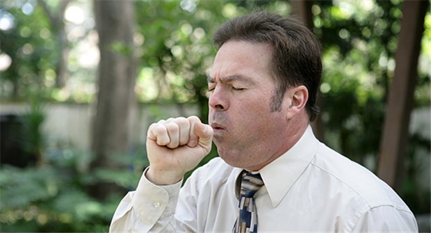 Starker Husten - häufig ist eine COPD die Ursache.