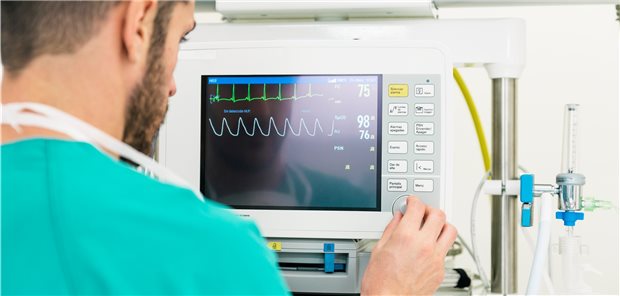 Start des EKG-Monitorings auf der Stroke Unit – eine Chance, bisher nicht bekanntes Vorhofflimmern aufzudecken. (Symbolbild)
