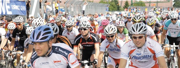 "Der Diabetes muss mit, das ist komplett normal" Start zum 24-Stunden-Rennen auf dem Nürburgring - eine Breitensportveranstaltung, bei der Diabetiker nur eine kleine Minderheit sind.