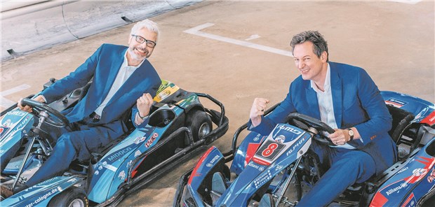 Unterwegs in die bessere Hälfte des Lebens Starten gemeinsam durch: Dr. Eckart von Hirschhausen (r.) und Professor Tobias Esch.
