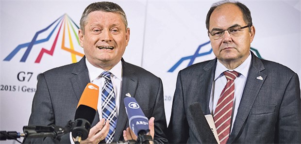 Minister ziehen an einem Strang Statement vor dem Start des G7-Ministertreffens: Gesundheitsminister Hermann Gröhe (CDU) (l.) und Landwirtschaftsminister Christian Schmidt (CSU).