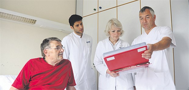 Tarifwechsel ja oder nein? Stationär sind Privatversicherte lieber in Chef- als in Assistenzarzthänden. Das zeigt sich an den Leistungsbestandteilen, auf die sie im Fall eines Tarifwechsels am ehesten verzichten.