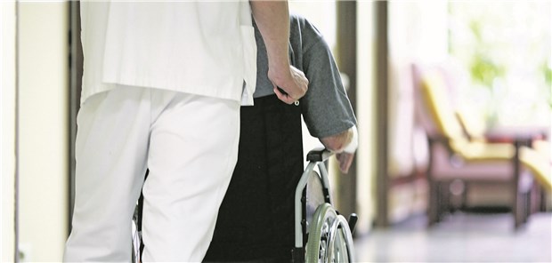 Vor allem im Westen müssen neue Heime her Stationäre Pflegeplätze zunehmend nachgefragt.