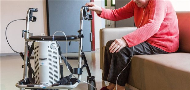 Stationäre Sauerstoff-Konzentratoren sind eine kostengünstige Lösung für eingeschränkt mobile Patienten, die nur kurze Zeiten außer Haus verbringen.

