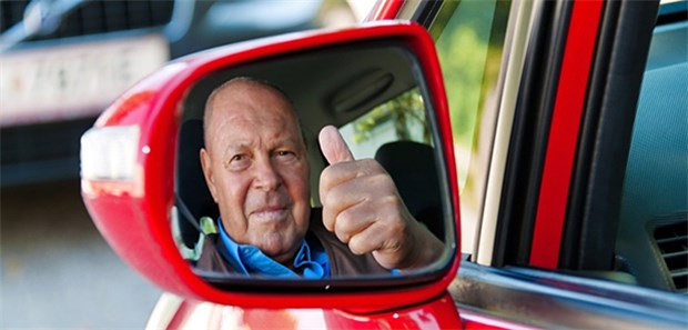 Macht Computersteuerung Senioren mobil? Statistiken von Unfallforschern der Versicherer zeigen, dass das Risiko, einen Unfall zu bauen, für Autofahrer ab 75 Jahren steigt.