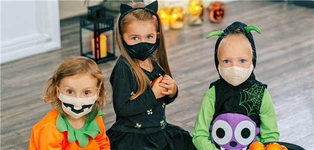 Wie geht Halloween in Corona-Zeiten? Statt um die Häuser zu ziehen wie sonst, könnte der Halloween-Abend am 31. Oktober für die Kinder in diesem Jahrcoronabedingt nur im Wohnzimmer stattfinden.