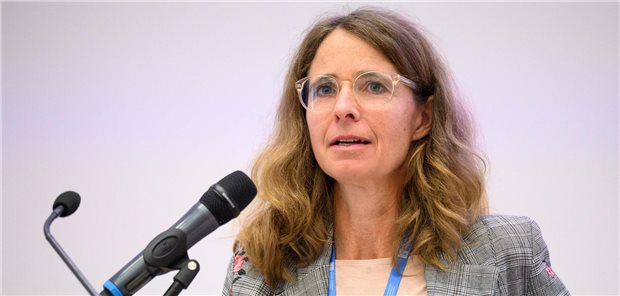 Stefanie Joos ist Professorin für Allgemeinmedizin in Tübingen, Leiterin des Zentrums für öffentliches Gesundheitswesen und Versorgungsforschung und seit 2023 Mitglied im Sachverständigenrat (SVR) Gesundheit und Pflege.