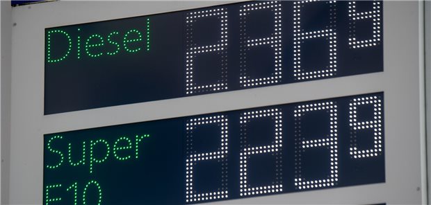 Pflegebranche ruft nach Ausgleich für hohe Benzinpreise Steigende Spritpreise – auch ein Problem für ambulante Pflegedienste.