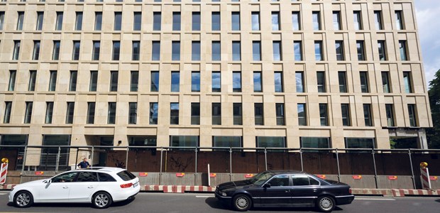 Versicherte werfen GKV-Vorständen Untreue vor Stein des Anstoßes: Die neue Bleibe des GKV-Spitzenverbandes im Zentrum Berlins.