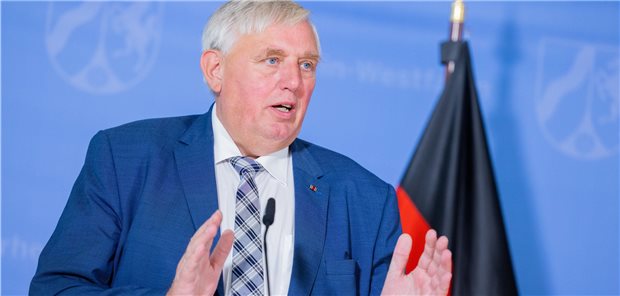 Klinikplan: Qualität soll die Messlatte sein Stellt den Entwurf des Krankenhausplans als „lernendes System“ vor: NRW-Gesundheitsminister Karl-Josef Laumann (CDU)