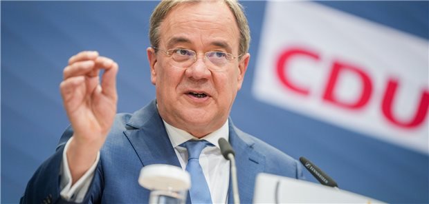 Union verspricht einen Deckel für die Pflegeheimkosten Unions-Kanzlerkandidat Armin Laschet am Montag in Berlin.